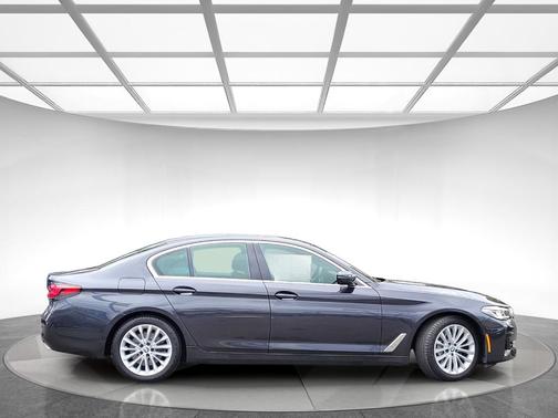 2022 BMW 530 i