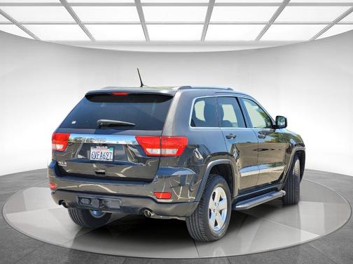 Brilliant Black Crystal Pearlcoat 2011 Jeep Grand Cherokee Laredo