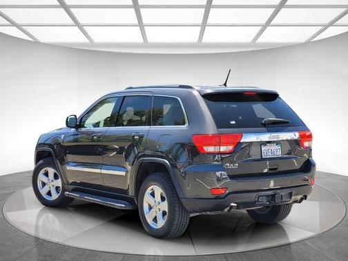 Brilliant Black Crystal Pearlcoat 2011 Jeep Grand Cherokee Laredo