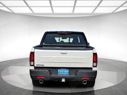 Platinum White Pearl 2026 Honda Ridgeline Black Edition