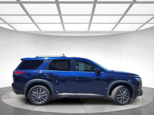 Deep Ocean Blue 2023 Nissan Pathfinder SL