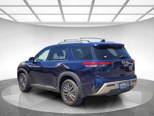 Deep Ocean Blue 2023 Nissan Pathfinder SL