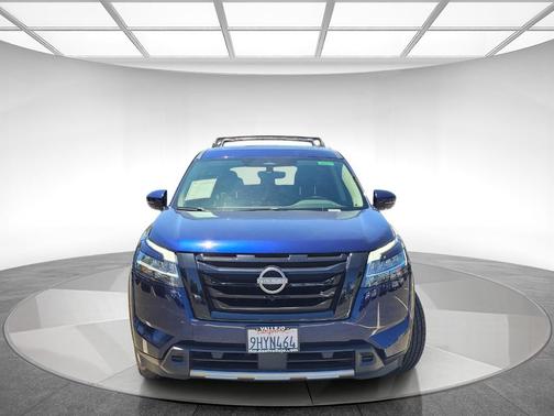 Deep Ocean Blue 2023 Nissan Pathfinder SL