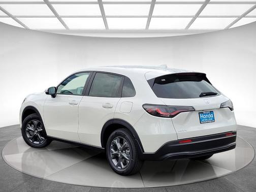 Platinum White Pearl 2026 Honda HR-V LX