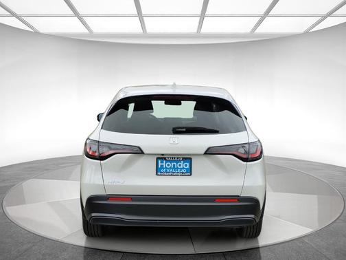 Platinum White Pearl 2026 Honda HR-V LX