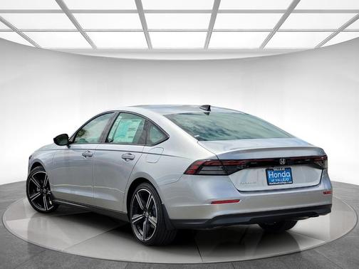 Solar Silver Metallic 2026 Honda Accord SE