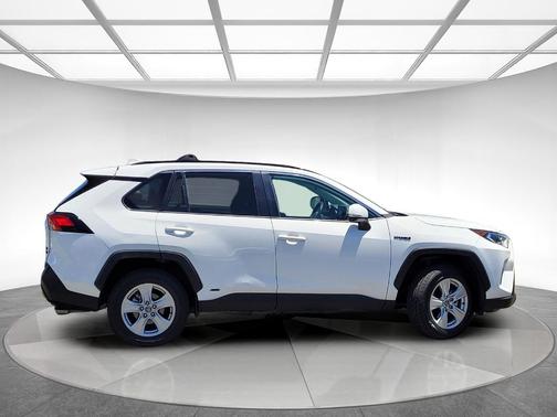 Super White 2020 Toyota RAV4 Hybrid XLE