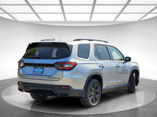 Solar Silver Metallic 2026 Honda Pilot Black Edition