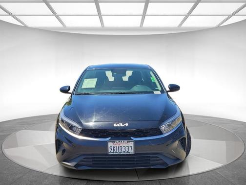 Aurora Black Pearl 2024 Kia Forte LXS