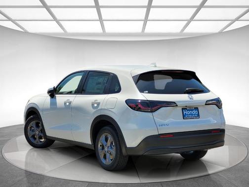 Platinum White Pearl 2027 Honda HR-V LX