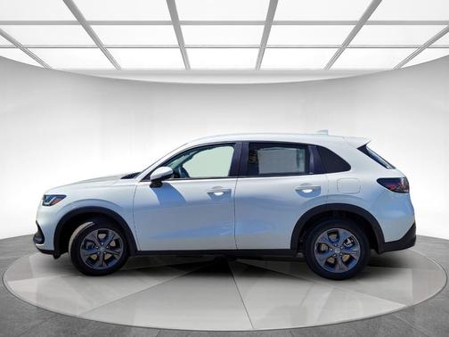Platinum White Pearl 2027 Honda HR-V LX