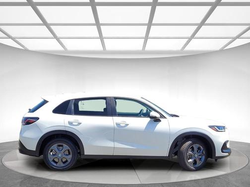 Platinum White Pearl 2027 Honda HR-V LX