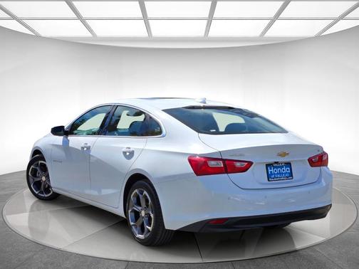 Summit White 2024 Chevrolet Malibu LT