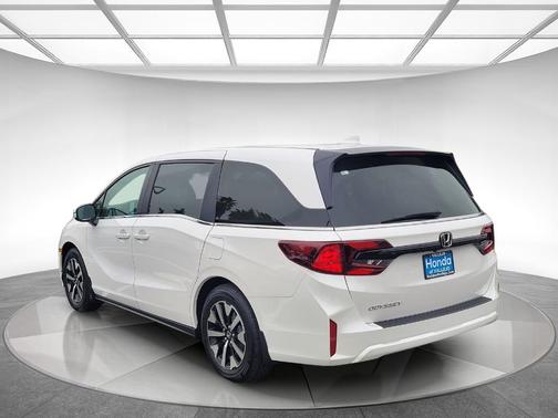 Platinum White Pearl 2026 Honda Odyssey EX-L