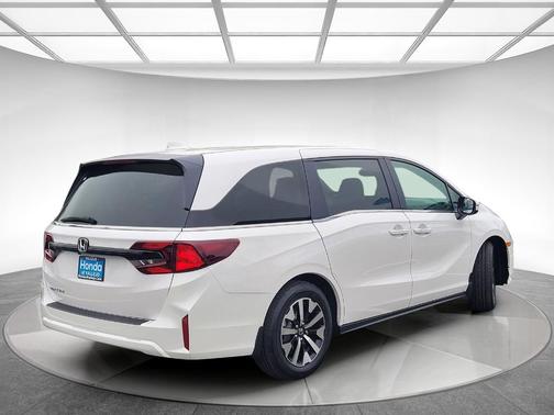Platinum White Pearl 2026 Honda Odyssey EX-L