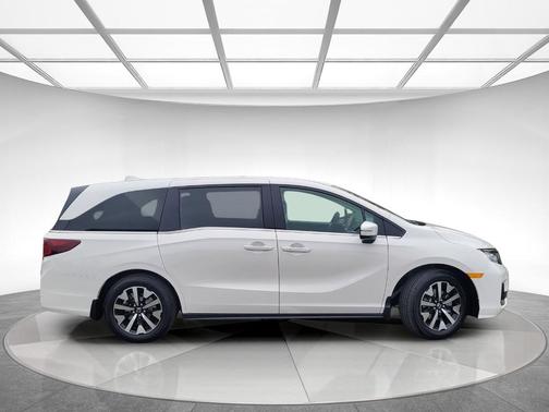 Platinum White Pearl 2026 Honda Odyssey EX-L
