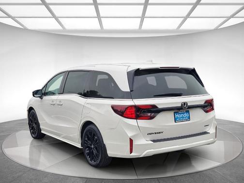 Platinum White Pearl 2026 Honda Odyssey Sport-L