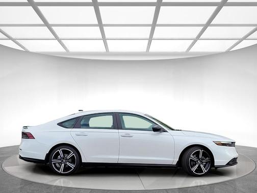Platinum White Pearl 2026 Honda Accord Hybrid Sport