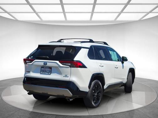 2022 Toyota RAV4 Hybrid SE