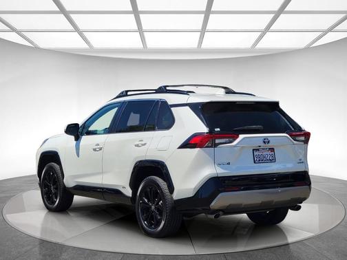 2022 Toyota RAV4 Hybrid SE