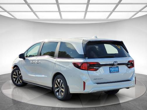 Platinum White Pearl 2026 Honda Odyssey EX-L