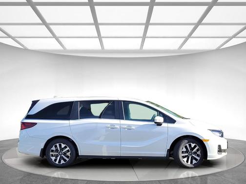 Platinum White Pearl 2026 Honda Odyssey EX-L