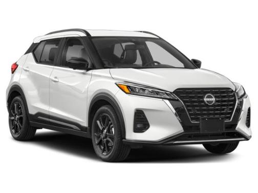 Aspen White Tricoat/Super Black 2023 Nissan Kicks SR