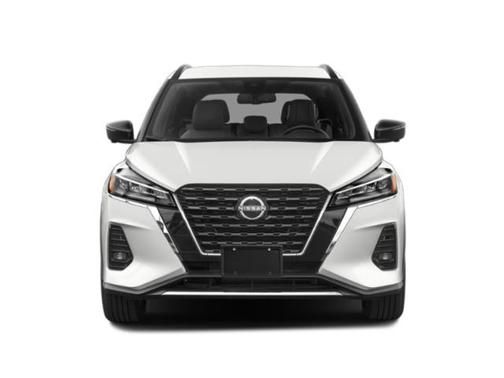 Aspen White Tricoat/Super Black 2023 Nissan Kicks SR
