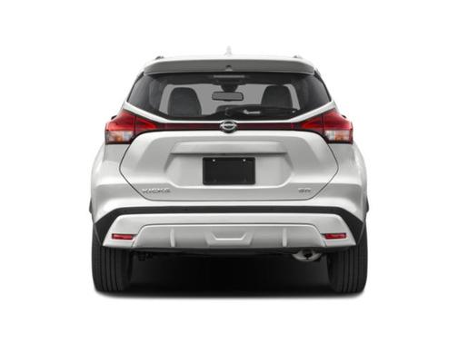 Aspen White Tricoat/Super Black 2023 Nissan Kicks SR