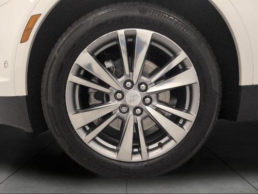 CRYSTAL WHITE TRICOAT 2023 Cadillac XT5 Premium Luxury