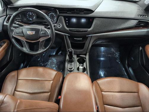 CRYSTAL WHITE TRICOAT 2023 Cadillac XT5 Premium Luxury