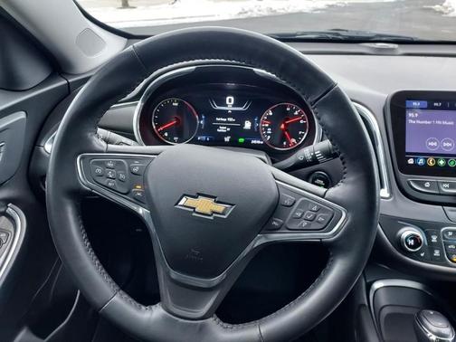 Photo 4 of 21 of 2019 Chevrolet Malibu Hybrid