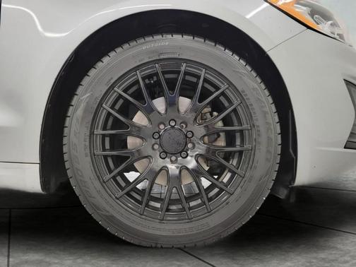 ICONIC SILVER 2020 Ford Fusion SE