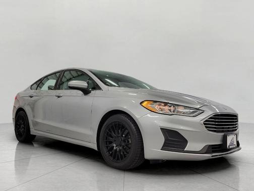 ICONIC SILVER 2020 Ford Fusion SE