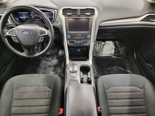 ICONIC SILVER 2020 Ford Fusion SE