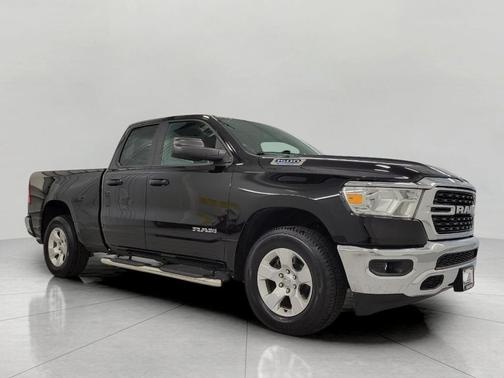 Diamond Black Crystal Pearlcoat 2022 RAM 1500 Big Horn/Lone Star