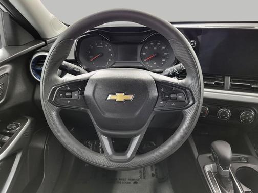 Summit White 2025 Chevrolet Trax LS