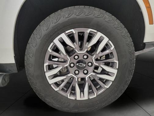 2025 Chevrolet Suburban 4WD Z71