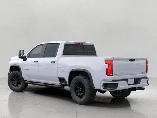 Summit White 2026 Chevrolet Silverado 2500 Crew Cab, Standard Bed, XR2, 4WD