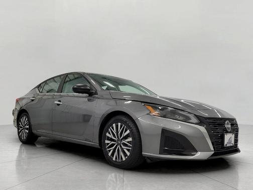 Gun Metallic 2025 Nissan Altima SV FWD