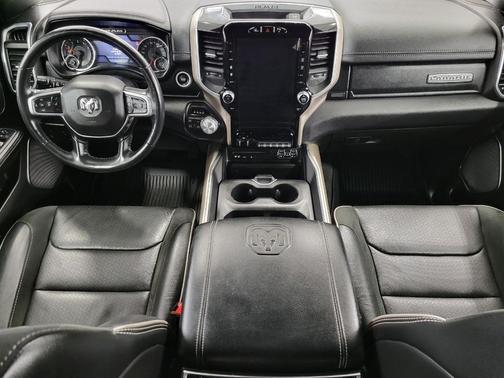 Diamond Black Crystal Pearlcoat 2019 RAM 1500 Laramie