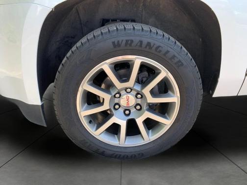 White Frost Tricoat 2018 GMC Yukon XL Denali