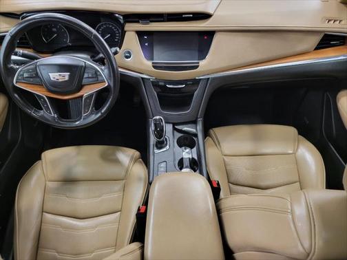 2018 Cadillac XT5 Platinum