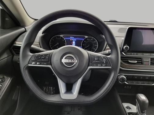 Glacier White 2025 Nissan Altima SV FWD