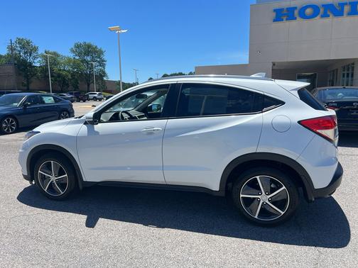 Platinum White Pearl 2022 Honda HR-V