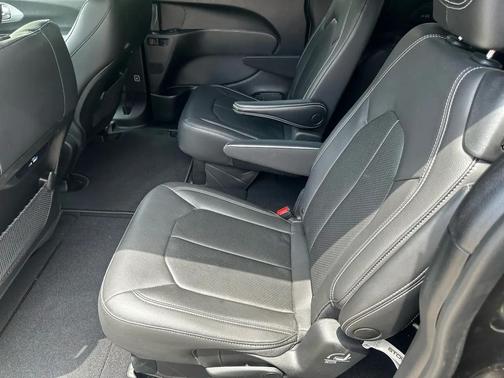 GRAY 2021 Chrysler Pacifica Touring L