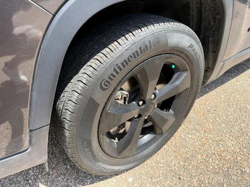 GRAY 2020 Jeep Cherokee Altitude