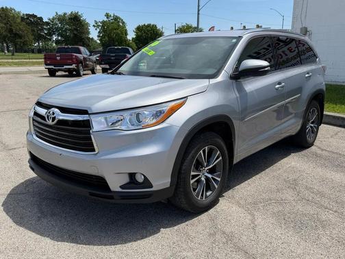 SILVER 2016 Toyota Highlander XLE