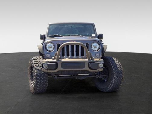 Granite Crystal Metallic Clearcoat 2017 Jeep Wrangler Unlimited Sahara