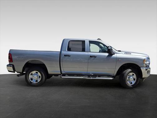 2024 RAM 2500 Tradesman Crew Cab 4x4 6'4' Box